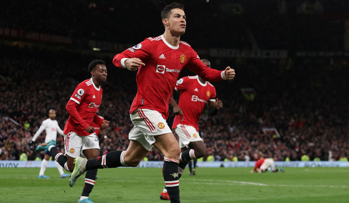 Cristiano Ronaldo mania hits Old Trafford as excited Man Utd fans